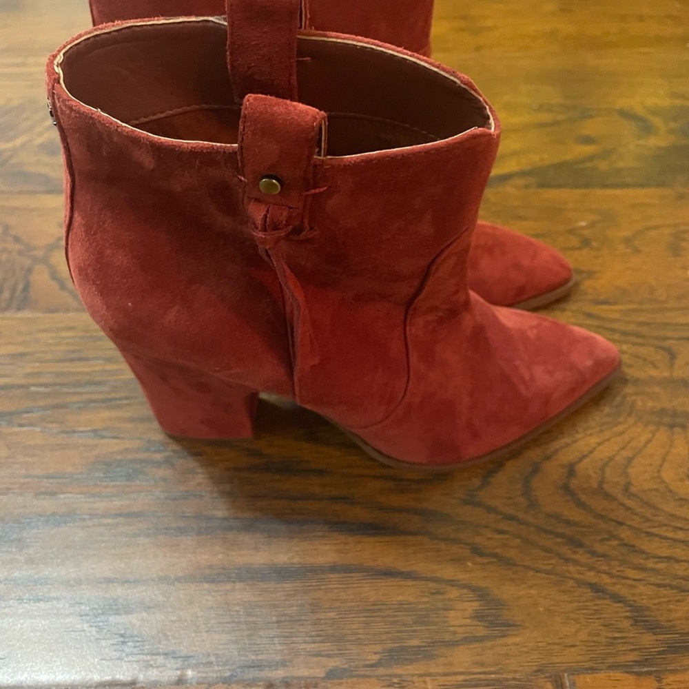 Sam Edelman Niomi pull on pointed toe ankle bootie Red Suede size 7.5